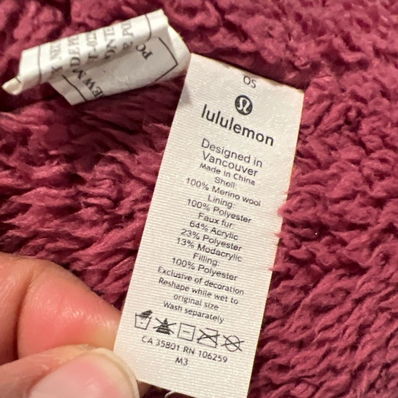 Lululemon Show Me The Sherpa Pink Merino Wool Cable Knit Beanie Hat - Picture 11 of 13